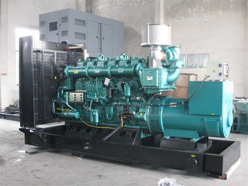 龙华200KW 柴油发电机的油耗是多少?