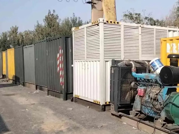 龙华200KW柴油发电机机组每小时油耗是多少？